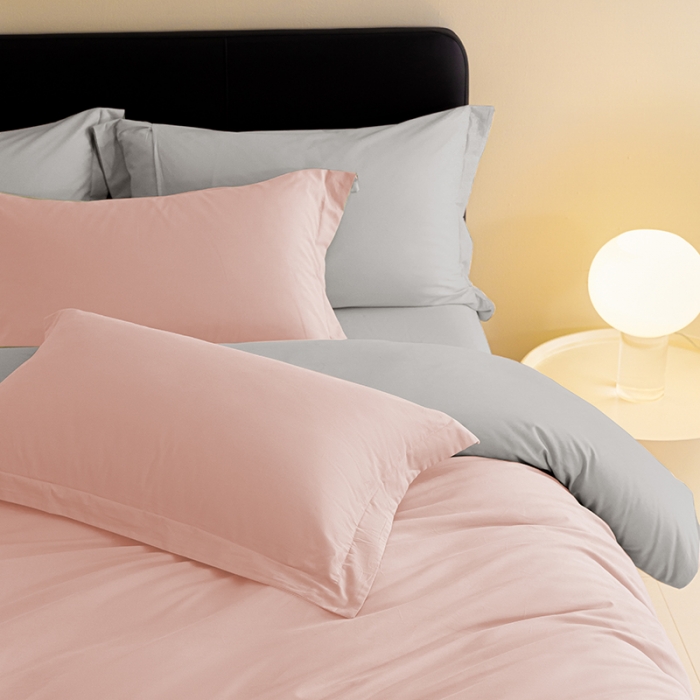 91家纺网 家纺一手货源 找家纺 秀色 2025新款高端50支加厚陶瓷磨毛全棉四件套瑞妮 瑞妮-桃红2B%松灰