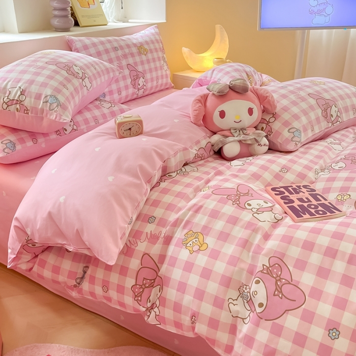 91家纺网 家纺一手货源 找家纺 曼之夏 2023新款全棉三丽鸥卡通四件套 粉格美乐蒂