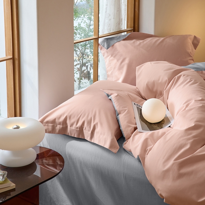 91家纺网 家纺一手货源 找家纺 秀色2025高端50支加厚陶瓷磨毛全棉四件套奶油风瑞妮桃红+松灰