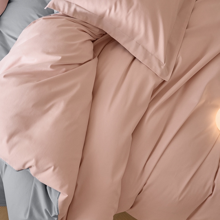 91家纺网 家纺一手货源 找家纺 秀色2025高端50支加厚陶瓷磨毛全棉四件套奶油风瑞妮桃红+松灰