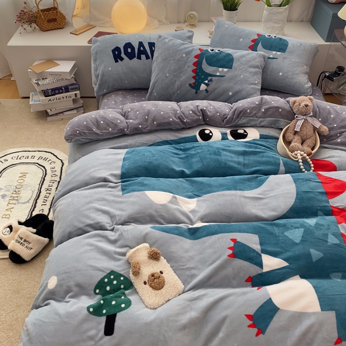 91家纺网 家纺一手货源 找家纺 三朵 2023新款三丽鸥牛奶绒数码印花大版系列四件套 大嘴恐龙