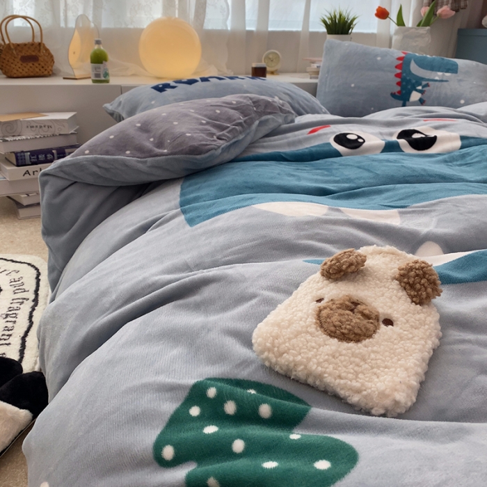 91家纺网 家纺一手货源 找家纺 三朵 2023新款三丽鸥牛奶绒数码印花大版系列四件套 大嘴恐龙