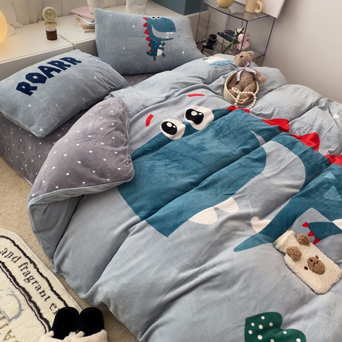 91家纺网 家纺一手货源 找家纺 三朵 2023新款三丽鸥牛奶绒数码印花大版系列四件套 大嘴恐龙