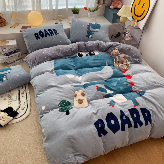 91家纺网 家纺一手货源 找家纺 三朵 2023新款三丽鸥牛奶绒数码印花大版系列四件套 大嘴恐龙