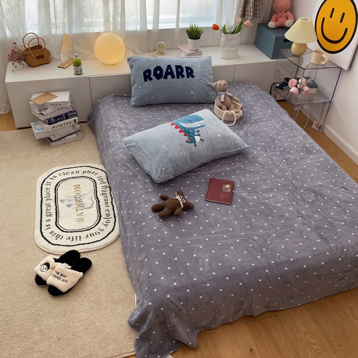 91家纺网 家纺一手货源 找家纺 三朵 2023新款三丽鸥牛奶绒数码印花大版系列四件套 大嘴恐龙