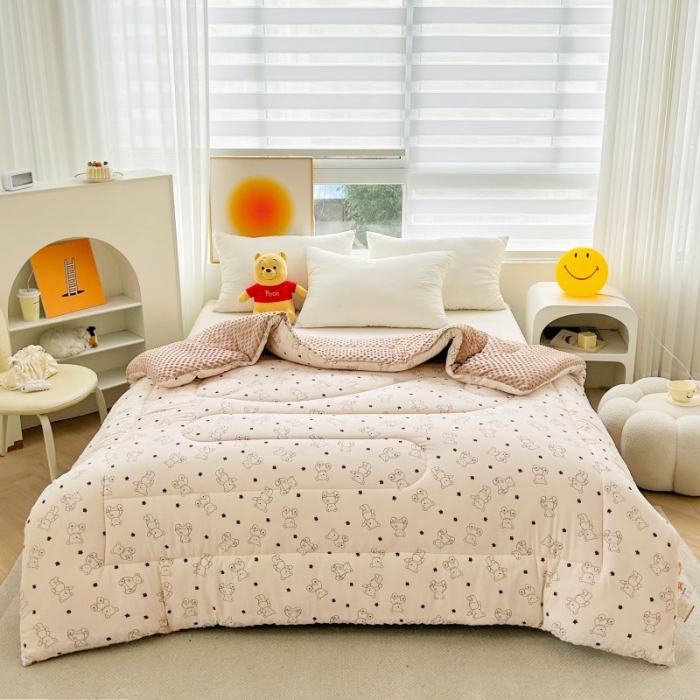 91家纺网 家纺一手货源 找家纺 中国龙家纺 2023新款A类水洗棉豆豆绒加厚冬被 小熊院长