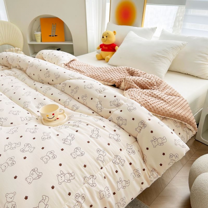 91家纺网 家纺一手货源 找家纺 中国龙家纺 2023新款A类水洗棉豆豆绒加厚冬被 小熊院长