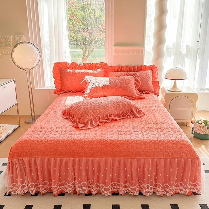 91家纺网 家纺一手货源 找家纺 苏米娜12斤230g全消光牛奶绒夹棉床盖四件套兔兔绒绒蕾丝床裙款四件套