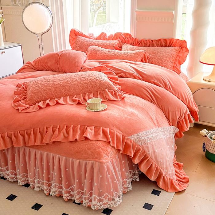 91家纺网 家纺一手货源 找家纺 苏米娜12斤230g全消光牛奶绒夹棉床盖四件套兔兔绒绒蕾丝床裙款四件套