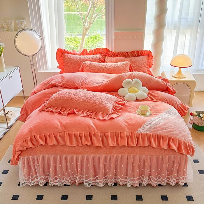 91家纺网 家纺一手货源 找家纺 苏米娜12斤230g全消光牛奶绒夹棉床盖四件套兔兔绒绒蕾丝床裙款四件套