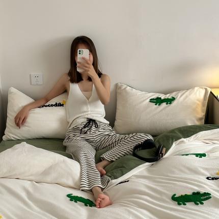 91家纺网 家纺一手货源 找家纺 时年家纺 2023新款高克重牛奶绒立体毛巾绣四件套 充值会员优惠5元 鳄鱼君