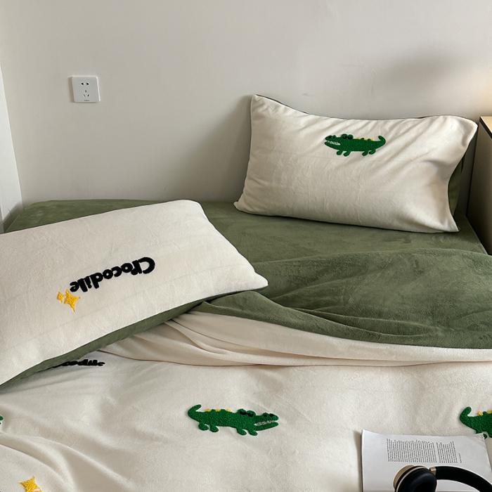 91家纺网 家纺一手货源 找家纺 时年家纺 2023新款高克重牛奶绒立体毛巾绣四件套 充值会员优惠5元 鳄鱼君