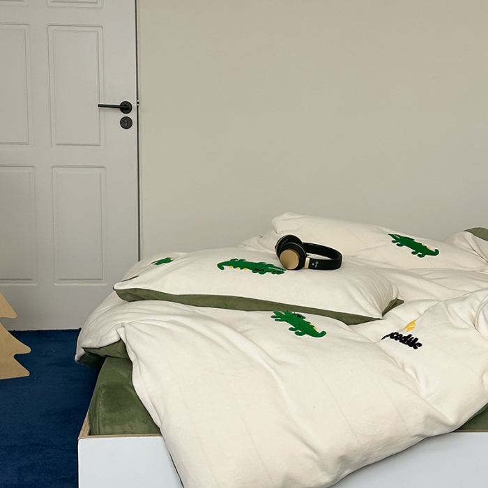 91家纺网 家纺一手货源 找家纺 时年家纺 2023新款高克重牛奶绒立体毛巾绣四件套 充值会员优惠5元 鳄鱼君