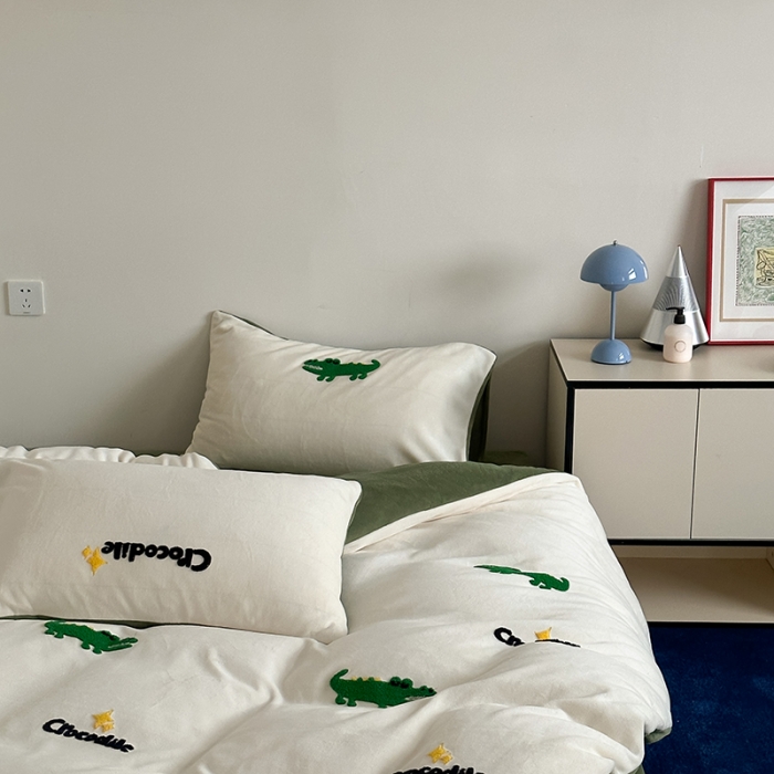 91家纺网 家纺一手货源 找家纺 时年家纺 2023新款高克重牛奶绒立体毛巾绣四件套 充值会员优惠5元 鳄鱼君