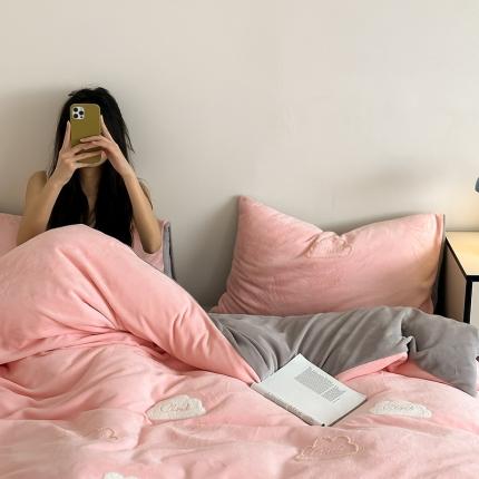 时年家纺 2023新款高克重牛奶绒立体毛巾绣四件套 充值会员优惠5元 云朵-粉