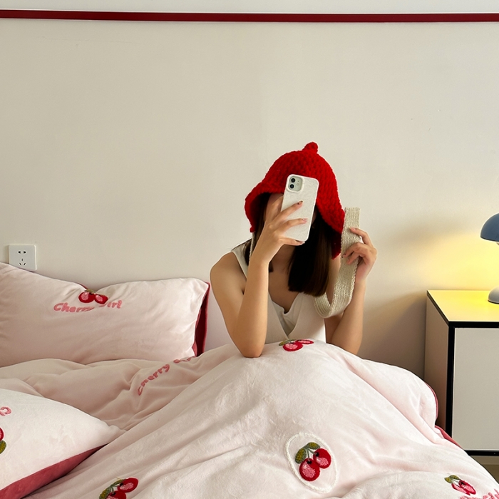 91家纺网 家纺一手货源 找家纺 时年家纺 2023新款高克重牛奶绒立体毛巾绣四件套 充值会员优惠5元 樱桃