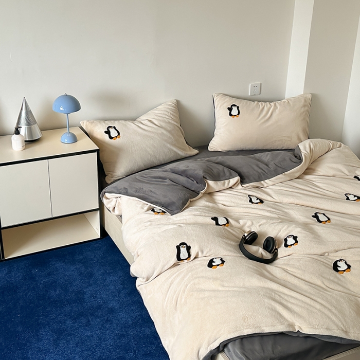 91家纺网 家纺一手货源 找家纺 时年家纺 2023新款高克重牛奶绒立体毛巾绣四件套 充值会员优惠5元 顽皮企鹅