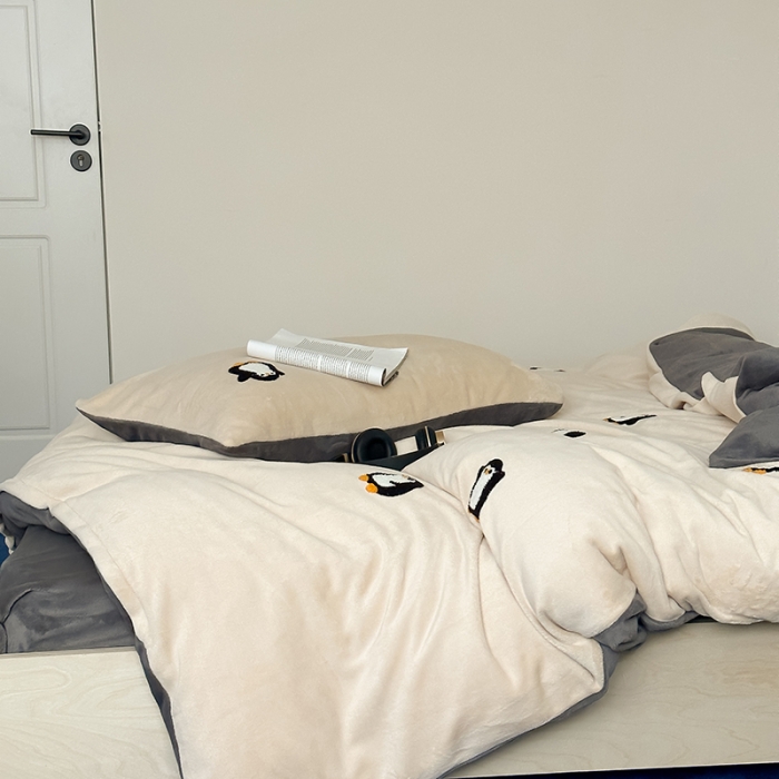 91家纺网 家纺一手货源 找家纺 时年家纺 2023新款高克重牛奶绒立体毛巾绣四件套 充值会员优惠5元 顽皮企鹅