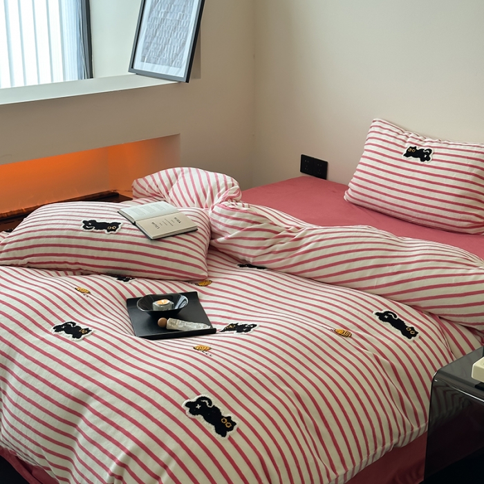 91家纺网 家纺一手货源 找家纺 时年家纺 2023新款高克重牛奶绒立体毛巾绣四件套 充值会员优惠5元 条纹猫咪