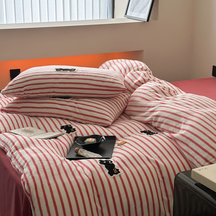 91家纺网 家纺一手货源 找家纺 时年家纺 2023新款高克重牛奶绒立体毛巾绣四件套 充值会员优惠5元 条纹猫咪