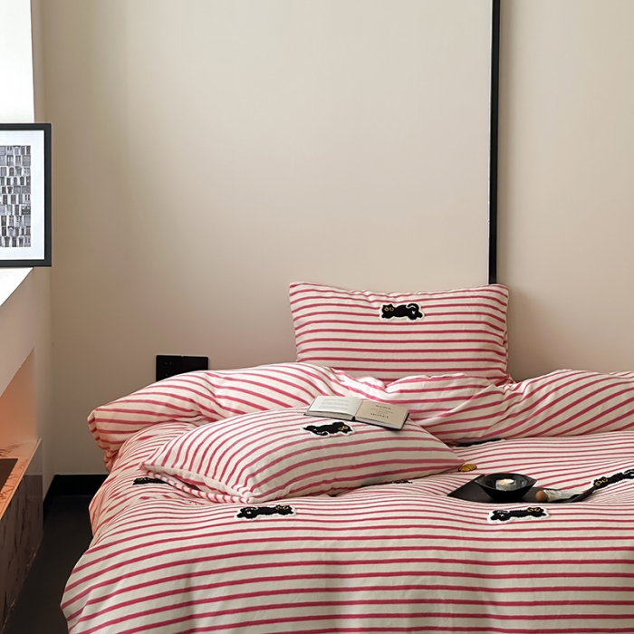 91家纺网 家纺一手货源 找家纺 时年家纺 2023新款高克重牛奶绒立体毛巾绣四件套 充值会员优惠5元 条纹猫咪