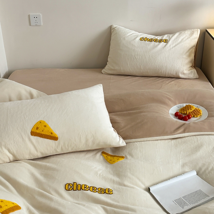 91家纺网 家纺一手货源 找家纺 时年家纺 2023新款高克重牛奶绒立体毛巾绣四件套 充值会员优惠5元 起司奶酪