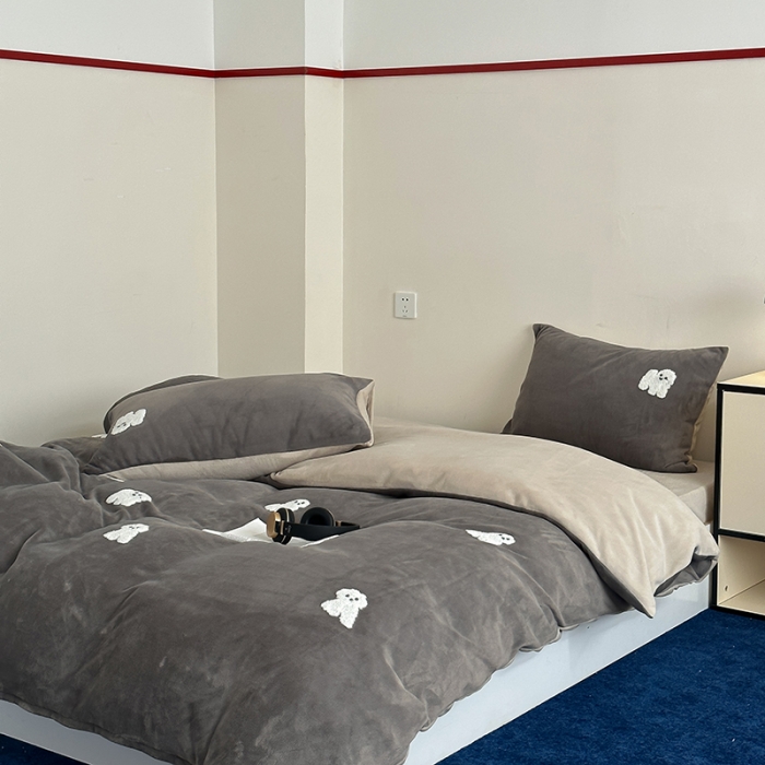 91家纺网 家纺一手货源 找家纺 时年家纺 2023新款高克重牛奶绒立体毛巾绣四件套 充值会员优惠5元 皮皮狗