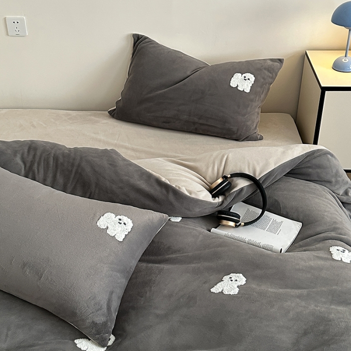 91家纺网 家纺一手货源 找家纺 时年家纺 2023新款高克重牛奶绒立体毛巾绣四件套 充值会员优惠5元 皮皮狗