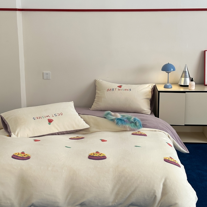 91家纺网 家纺一手货源 找家纺 时年家纺 2023新款高克重牛奶绒立体毛巾绣四件套 充值会员优惠5元 礼物