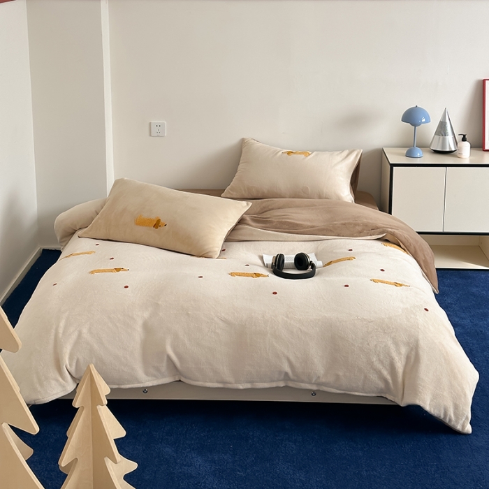 91家纺网 家纺一手货源 找家纺 时年家纺 2023新款高克重牛奶绒立体毛巾绣四件套 充值会员优惠5元 腊肠狗狗