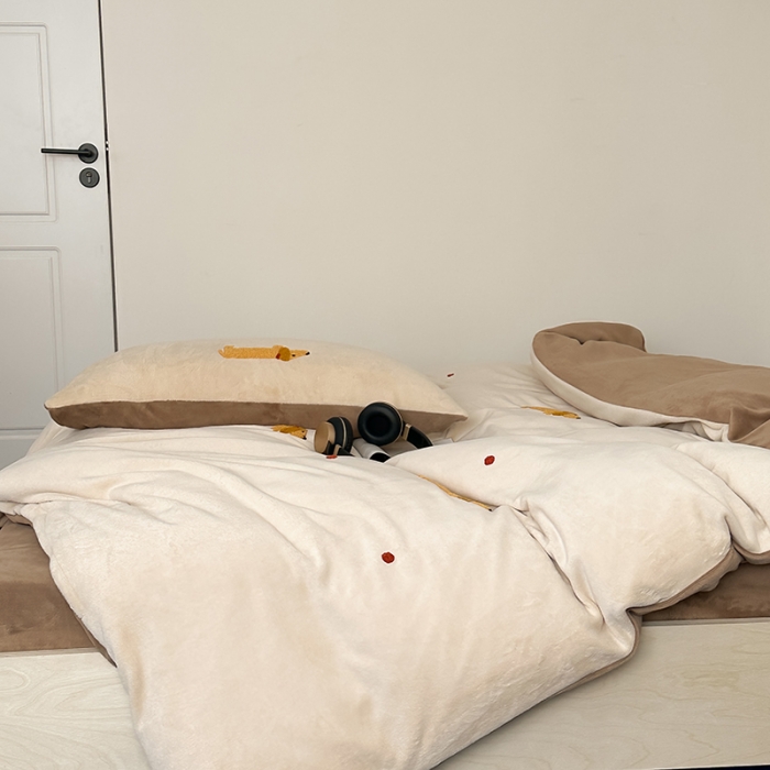 91家纺网 家纺一手货源 找家纺 时年家纺 2023新款高克重牛奶绒立体毛巾绣四件套 充值会员优惠5元 腊肠狗狗