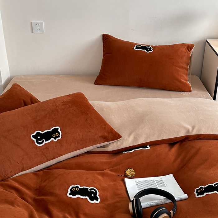 91家纺网 家纺一手货源 找家纺 时年家纺 2023新款高克重牛奶绒立体毛巾绣四件套 充值会员优惠5元 焦糖猫咪