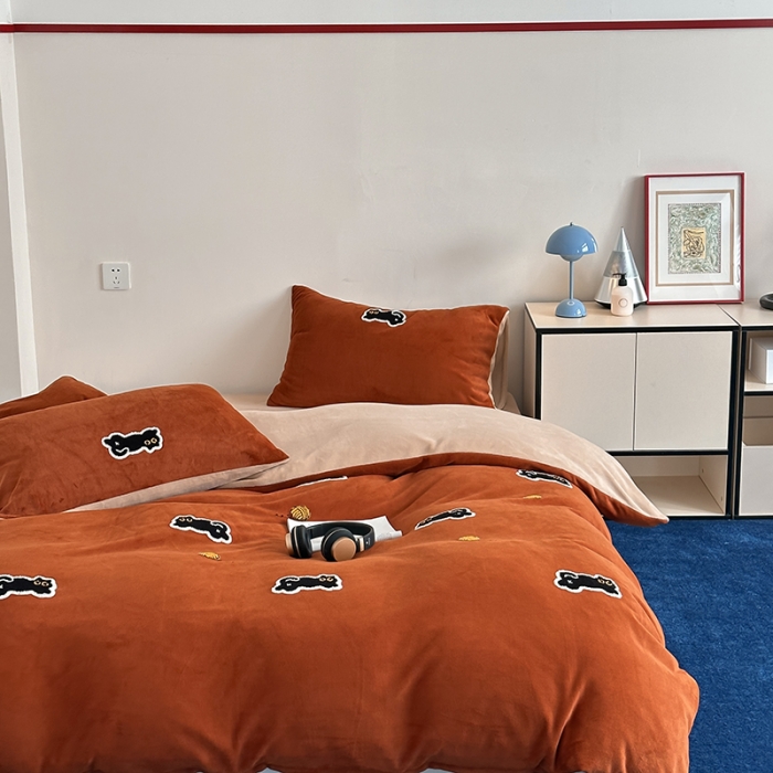 91家纺网 家纺一手货源 找家纺 时年家纺 2023新款高克重牛奶绒立体毛巾绣四件套 充值会员优惠5元 焦糖猫咪