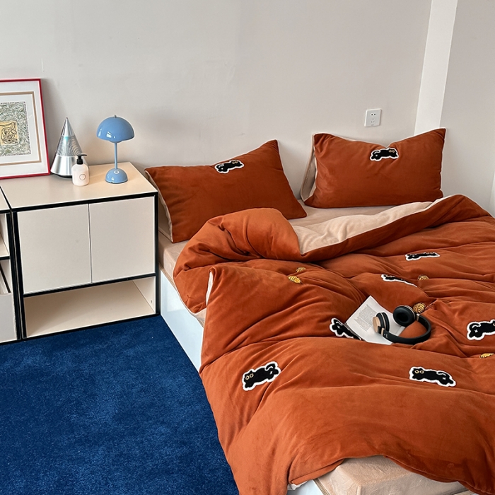 91家纺网 家纺一手货源 找家纺 时年家纺 2023新款高克重牛奶绒立体毛巾绣四件套 充值会员优惠5元 焦糖猫咪