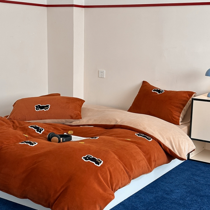 91家纺网 家纺一手货源 找家纺 时年家纺 2023新款高克重牛奶绒立体毛巾绣四件套 充值会员优惠5元 焦糖猫咪