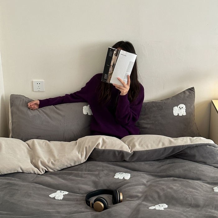 91家纺网 家纺一手货源 找家纺 时年家纺 2023新款高克重牛奶绒立体毛巾绣四件套 充值会员优惠5元 皮皮狗