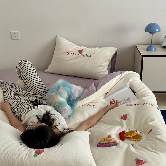 91家纺网 家纺一手货源 找家纺 时年家纺 2023新款高克重牛奶绒立体毛巾绣四件套 充值会员优惠5元 礼物