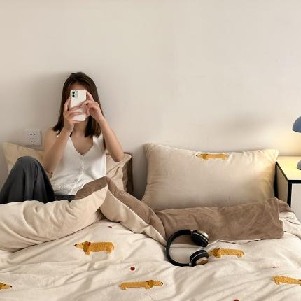 时年家纺 2023新款高克重牛奶绒立体毛巾绣四件套 充值会员优惠5元 腊肠狗狗