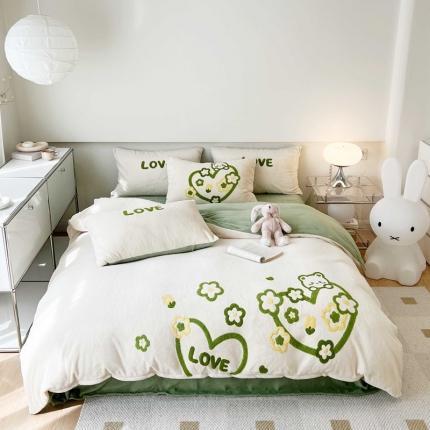 91家纺网 家纺一手货源 找家纺 眠屿家纺 2023新款加厚高克重牛奶绒单边四件套 爱心小熊