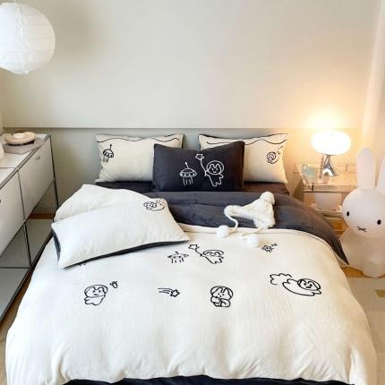 91家纺网 家纺一手货源 找家纺 眠屿家纺 2023新款加厚高克重牛奶绒单边四件套 兔遇星球