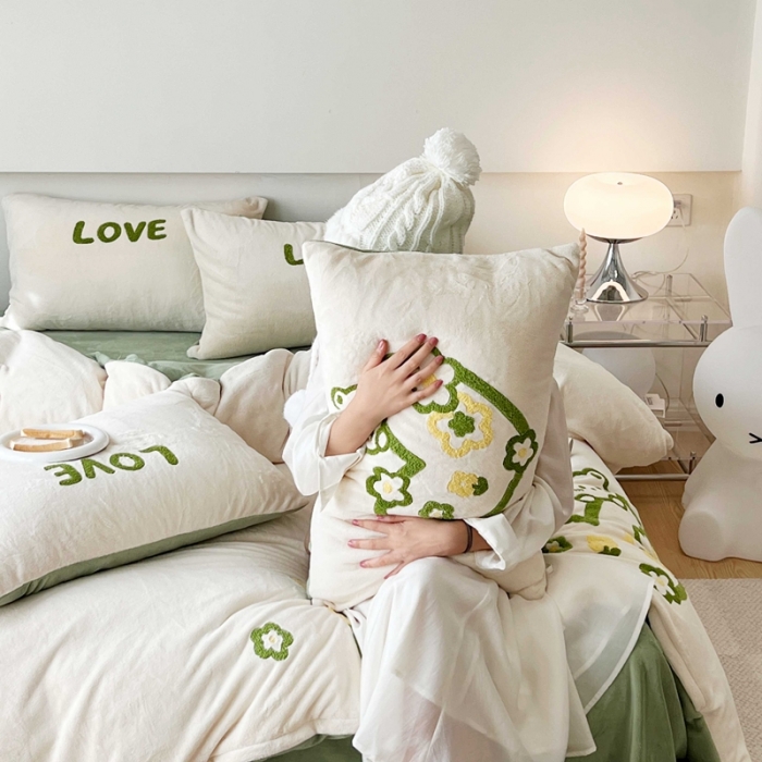 91家纺网 家纺一手货源 找家纺 总 眠屿家纺 2023新款加厚高克重牛奶绒单边四件套