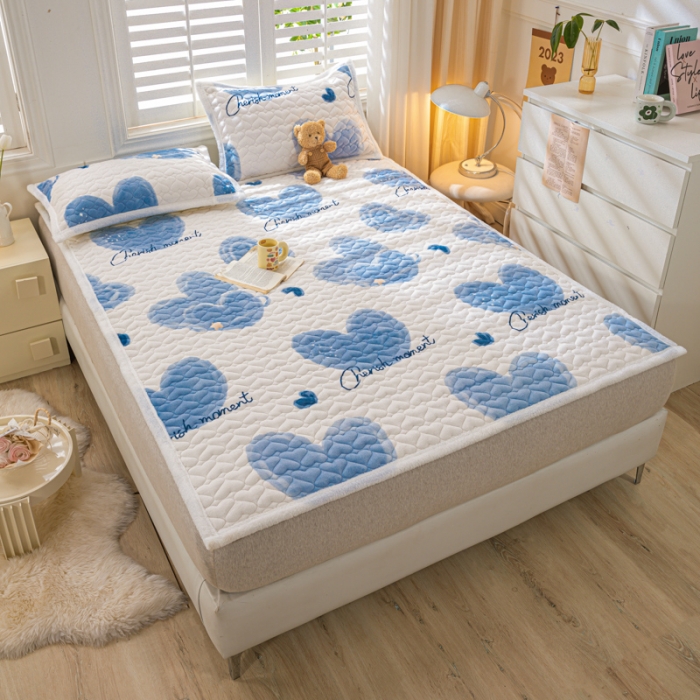 91家纺网 家纺一手货源 找家纺 米柳家纺 2023新款牛奶绒床垫床护垫薄款秋冬保暖床垫床褥子 怦然心动