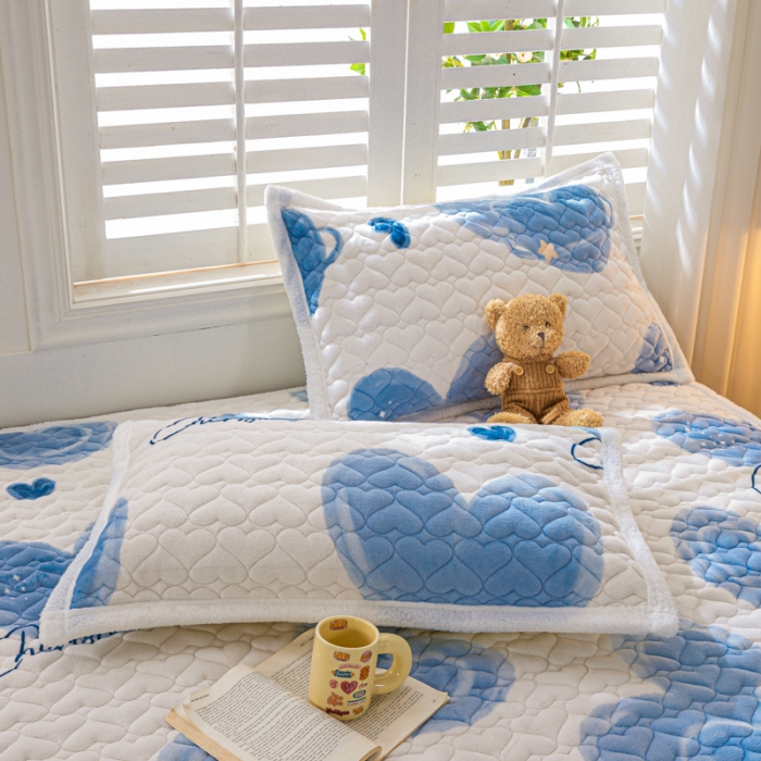 91家纺网 家纺一手货源 找家纺 米柳家纺 2023新款牛奶绒床垫床护垫薄款秋冬保暖床垫床褥子 怦然心动