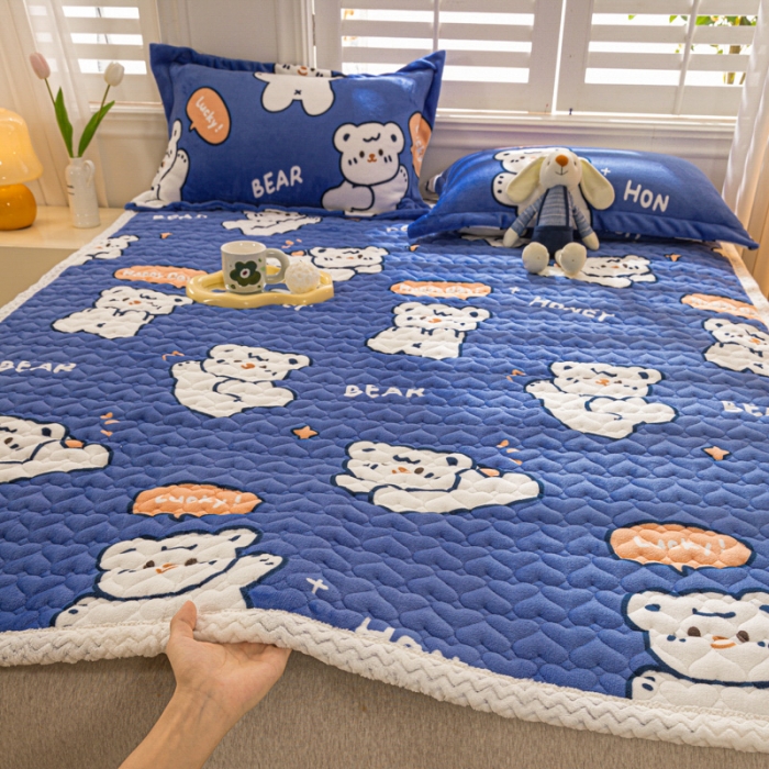 91家纺网 家纺一手货源 找家纺 米柳家纺 2023新款牛奶绒床垫床护垫薄款秋冬保暖床垫床褥子 太空熊