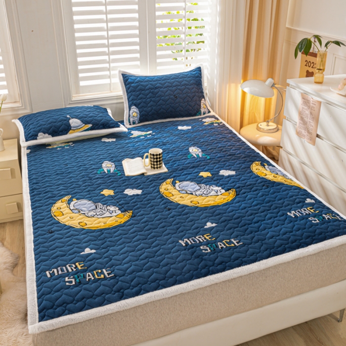 91家纺网 家纺一手货源 找家纺 米柳家纺 2023新款牛奶绒床垫床护垫薄款秋冬保暖床垫床褥子 宇航员