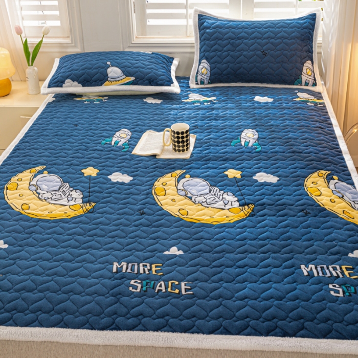 91家纺网 家纺一手货源 找家纺 米柳家纺 2023新款牛奶绒床垫床护垫薄款秋冬保暖床垫床褥子 宇航员