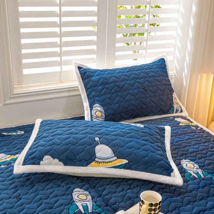 91家纺网 家纺一手货源 找家纺 米柳家纺 2023新款牛奶绒床垫床护垫薄款秋冬保暖床垫床褥子 宇航员