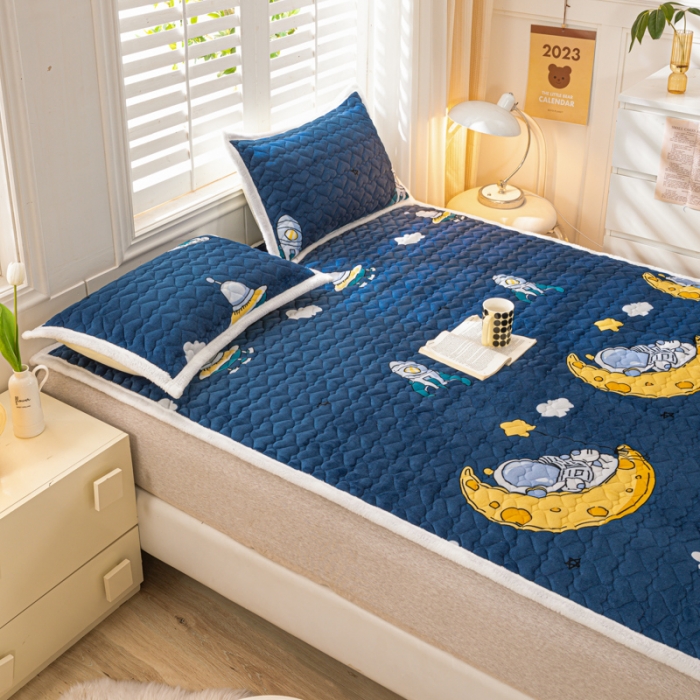 91家纺网 家纺一手货源 找家纺 米柳家纺 2023新款牛奶绒床垫床护垫薄款秋冬保暖床垫床褥子 宇航员