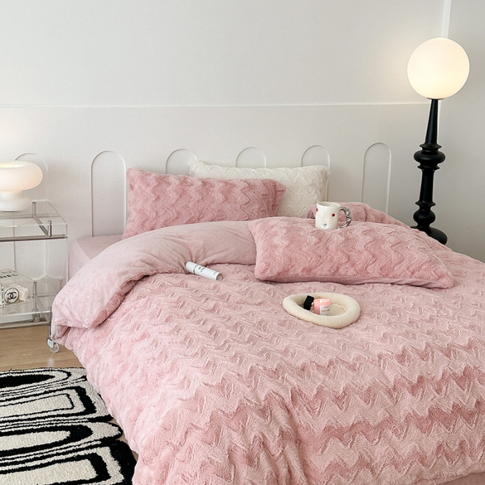 91家纺网 家纺一手货源 找家纺 昔可家纺 2023新款ins风纯色兔兔绒兔毛四件套 粉波纹