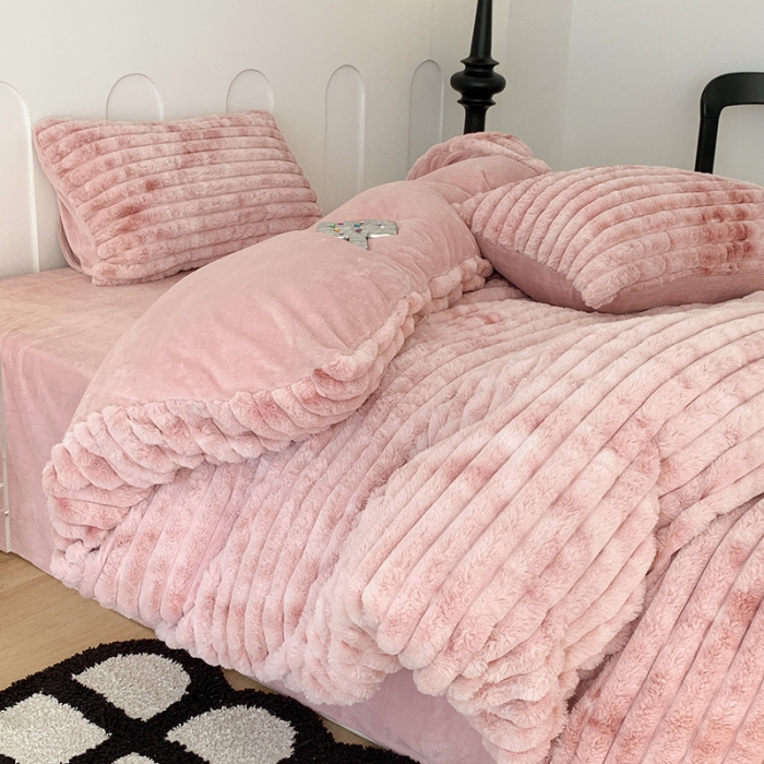 91家纺网 家纺一手货源 找家纺 昔可家纺 2023新款ins风纯色兔兔绒兔毛四件套 粉色扎染